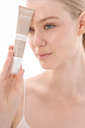 20251221_1648_BB Cream Close-Up_remix_01kd097a29fx79qdhbmx1y9qwz.png