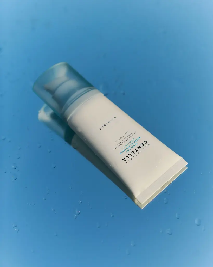 skin1004-sun-hyalu-cica-water-fit-sun-serum-spf50-pa-39366328811766_1440x.webp